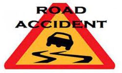 कार की टक्कर से टेम्पो सवार तीन मरे, छह घायल