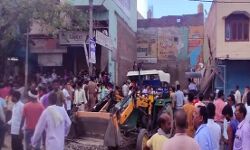 भरभराकर गिरी निर्माणाधीन इमारत-मलबे में कई लोगों के दबने की आशंका