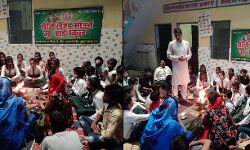 स्कूल पहुंचे छात्र-छात्राओं ने जोडे हाथ-करी कोरोना से मुक्ति की प्रार्थना