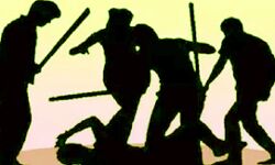 शराब पीकर हंगामा कर रहे व्यक्ति की पीट-पीटकर हत्या शराब पीकर हंगामा कर रहे व्यक्ति की पीट-पीटकर हत्या