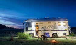 पुलिसकर्मियों का चलता फिरता रसोई घर-मिलेगा गर्मा गर्म भोजन पुलिसकर्मियों का चलता फिरता रसोई घर-मिलेगा गर्मा गर्म भोजन