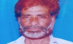 गैराज के बाहर सो रहे किसान की धारदार हथियार से हत्या गैराज के बाहर सो रहे किसान की धारदार हथियार से हत्या