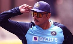 भारतीय टीम के कोच रवि शास्त्री कोरोना पॉजीटिव-4 सदस्य आइसोलेशन में भारतीय टीम के कोच रवि शास्त्री कोरोना पॉजीटिव-4 सदस्य आइसोलेशन में