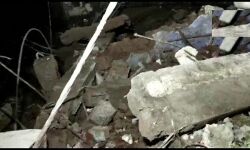 इमारत ढहने से तीन लोगों की माैत - कई फंसे इमारत ढहने से तीन लोगों की माैत - कई फंसे