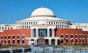 विपक्षी विधायकों का हंगामा-बोले अध्यक्ष सदन को ना बनाएं फुटपाथ