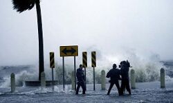 आया था तूफान- ले गया 68 की जान- हजारों लोग हुए बिजली से वंचित आया था तूफान- ले गया 68 की जान- हजारों लोग हुए बिजली से वंचित