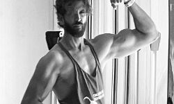 फाइटर के लिए ऋतिक रोशन ने बनायी शानदार बॉडी फाइटर के लिए ऋतिक रोशन ने बनायी शानदार बॉडी