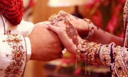 पंचायत में उछाला सिक्का- टॉस जीतने वाली ने की शादी की पिच पर बेटिंग