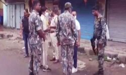 भाजपा सांसद के आवास पर बम से हमला-हुए जोरदार धमाके भाजपा सांसद के आवास पर बम से हमला-हुए जोरदार धमाके