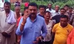 बोले बीजेपी विधायक-गरीबों का घर गिराने वालों को मारेंगे जूतों से बोले बीजेपी विधायक-गरीबों का घर गिराने वालों को मारेंगे जूतों से