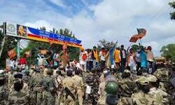 विधानसभा का घेराव करने जा रहे भाजपा कार्यकर्त्ताओं पर पुलिस का लाठीचार्ज विधानसभा का घेराव करने जा रहे भाजपा कार्यकर्त्ताओं पर पुलिस का लाठीचार्ज