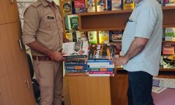 SI के पुत्र की NDA में ज्वॉइनिंग-पिता ने बेटे की किताबें लाइब्रेरी को दी दान SI के पुत्र की NDA में ज्वॉइनिंग-पिता ने बेटे की किताबें लाइब्रेरी को दी दान