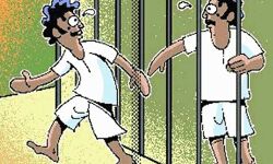 जिला अस्पताल में भर्ती कैदी पुलिस को चकमा देकर हुआ फरार जिला अस्पताल में भर्ती कैदी पुलिस को चकमा देकर हुआ फरार