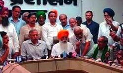 सरकार और किसानों के बीच बनी सहमति- SDM को भेजा छुट्टी सरकार और किसानों के बीच बनी सहमति- SDM को भेजा छुट्टी