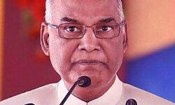 इलाहाबाद हाइकोर्ट में शामिल होने कोविंद पहुंचे प्रयागराज इलाहाबाद हाइकोर्ट में शामिल होने कोविंद पहुंचे प्रयागराज