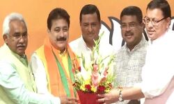 कॉंग्रेस MLA को आया BJP का कमल पसंद- कर ली सदस्यता ग्रहण कॉंग्रेस MLA को आया BJP का कमल पसंद- कर ली सदस्यता ग्रहण