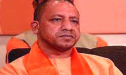 मुठभेड़ में शहीद के परिवार को CM योगी ने दिए 50 लाख और नौकरी