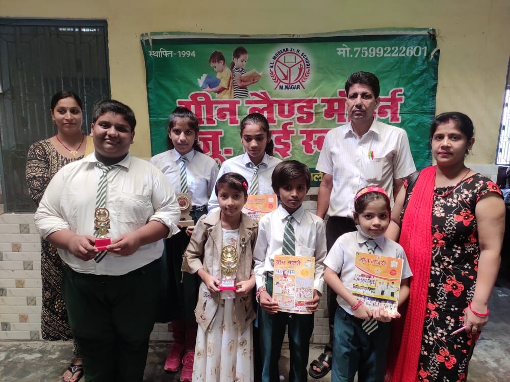हिंदी दिवस पर बच्चों ने दिखाई प्रतिभा - जीते इनाम