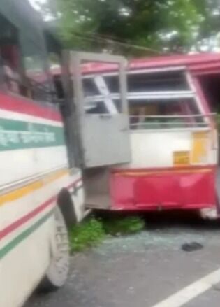 दिल्ली देहरादून हाईवे पर रोडवेज की दो बसों की आपस में भिड़ंत-कई घायल