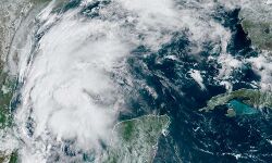 निकोलस तूफान को लेकर आपात स्थिति की घोषणा निकोलस तूफान को लेकर आपात स्थिति की घोषणा