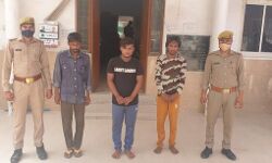 घरों में घुसकर चोरी करने वाले गिरोह का पर्दाफाश - तीन गिरफ्तार घरों में घुसकर चोरी करने वाले गिरोह का पर्दाफाश - तीन गिरफ्तार