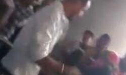 बदलता जमाना-युवती ने कर दी छेडछाड-युवक ने जमकर पीटा बदलता जमाना-युवती ने कर दी छेडछाड-युवक ने जमकर पीटा