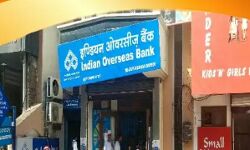 गार्ड की बंदूक से चली गोली-महिला समेत कई घायल-मची अफरा तफरी गार्ड की बंदूक से चली गोली-महिला समेत कई घायल-मची अफरा तफरी