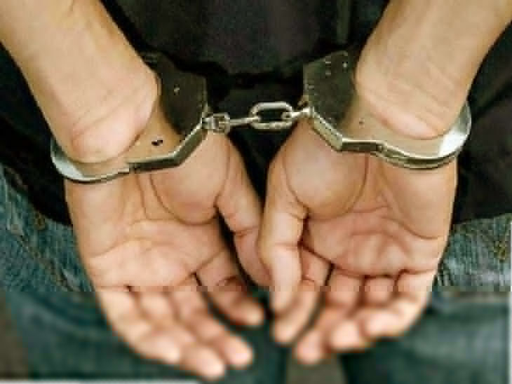 राष्ट्रपति और सीएम के लिए बने हेलीपैड की दो युवकों ने बेच दी ईटें राष्ट्रपति और सीएम के लिए बने हेलीपैड की दो युवकों ने बेच दी ईटें