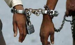 गैंगरेप का आरोपी दरोगा गिरफ्तार-डेढ साल तक पुलिस के रसूख आये काम गैंगरेप का आरोपी दरोगा गिरफ्तार-डेढ साल तक पुलिस के रसूख आये काम