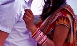 सिपाही मना रहा था युवती के साथ रंगरलियां- पहुंच गई पत्नी और फिर