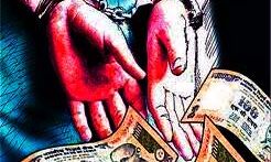 रिश्वत लेते 4 सिपाही समेत 5 गिरफ्तार रिश्वत लेते 4 सिपाही समेत 5 गिरफ्तार