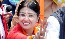 प्रियंका को चुनाव आयोग का नोटिस- CM के नामांकन को दी चुनौती प्रियंका को चुनाव आयोग का नोटिस- CM के नामांकन को दी चुनौती