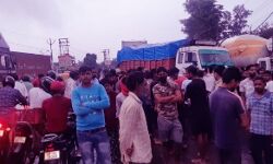 गई थी छोटी बहन को बचाने-बड़ी को अगवा कर ले गए बदमाश-परिजनों का हंगामा गई थी छोटी बहन को बचाने-बड़ी को अगवा कर ले गए बदमाश-परिजनों का हंगामा