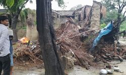 बारिश ने मचाया कोहराम-मकान गिरने से तीन की मौत-दो घायल बारिश ने मचाया कोहराम-मकान गिरने से तीन की मौत-दो घायल