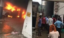 धू-धूकर जली बेसमेंट में खड़ी कार-अग्निकांड से मची अफरा तफरी धू-धूकर जली बेसमेंट में खड़ी कार-अग्निकांड से मची अफरा तफरी