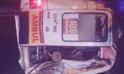 एक्सप्रेस वे पर अनियंत्रित होकर पलटी एंबुलेंस-ईटीएम की मौत एक्सप्रेस वे पर अनियंत्रित होकर पलटी एंबुलेंस-ईटीएम की मौत