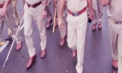 लड़कियों ने दिखाया रौद्र रूप-मचाया उत्पात-पुलिस से मारपीट-गाड़ियों पर कब्जा लड़कियों ने दिखाया रौद्र रूप-मचाया उत्पात-पुलिस से मारपीट-गाड़ियों पर कब्जा