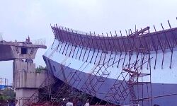 निर्माणाधीन फ्लाईओवर का हिस्सा गिरा, 14 घायल