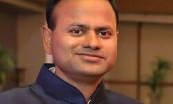 सीएमएस की डीएम से हुई रार- दी स्वैच्छिक सेवानिवृत्ति की धमकी