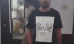 पुलिसकर्मी ने रोकी कार-बदमाश ने बोनट पर कराए नोएडा दर्शन पुलिसकर्मी ने रोकी कार-बदमाश ने बोनट पर कराए नोएडा दर्शन