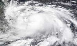 चंथु तूफान का असर - पांच लोग घायल - 49 उड़ानें रद्द चंथु तूफान का असर - पांच लोग घायल - 49 उड़ानें रद्द