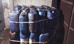 पॉश कॉलोनी में चल रहा था नकली तेल का कारखाना- भंडाफोड़