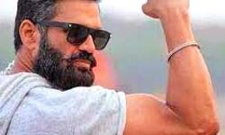 सुनील शेट्टी ने पुलिसकमिर्यो की मदद की - बांटे 800 एयर प्यूरीफायर