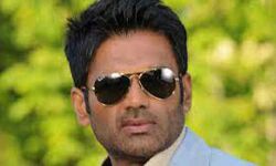 सुनील शेट्टी ने पुलिसकमिर्यो की मदद की, बांटे 800 एयर प्यूरीफायर