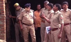 शॉर्ट सर्किट से घर में लगी आग-झुलसकर मां बेटे की मौत शॉर्ट सर्किट से घर में लगी आग-झुलसकर मां बेटे की मौत