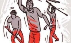 नशीले पदार्थ बेचने का किया विरोध-हो गया खूनी संघर्ष-पथराव व तोड़फोड़