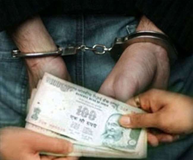 पटवारी दो हजार रुपए की रिश्वत लेते गिरफ्तार