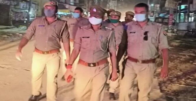 22 वर्षीय बेटी को पिता ने पीट-पीटकर उतारा मौत के घाट 22 वर्षीय बेटी को पिता ने पीट-पीटकर उतारा मौत के घाट