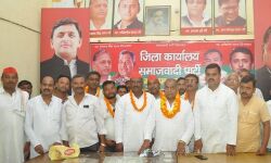 सपा के कुनबे में बढ़ोतरी-जिला पंचायत सदस्य वह प्रधानों ने ली सदस्यता