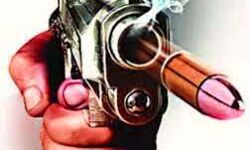 ज्वेलरी दुकानदार को गोली मारकर लाखों की संपत्ति लूटी